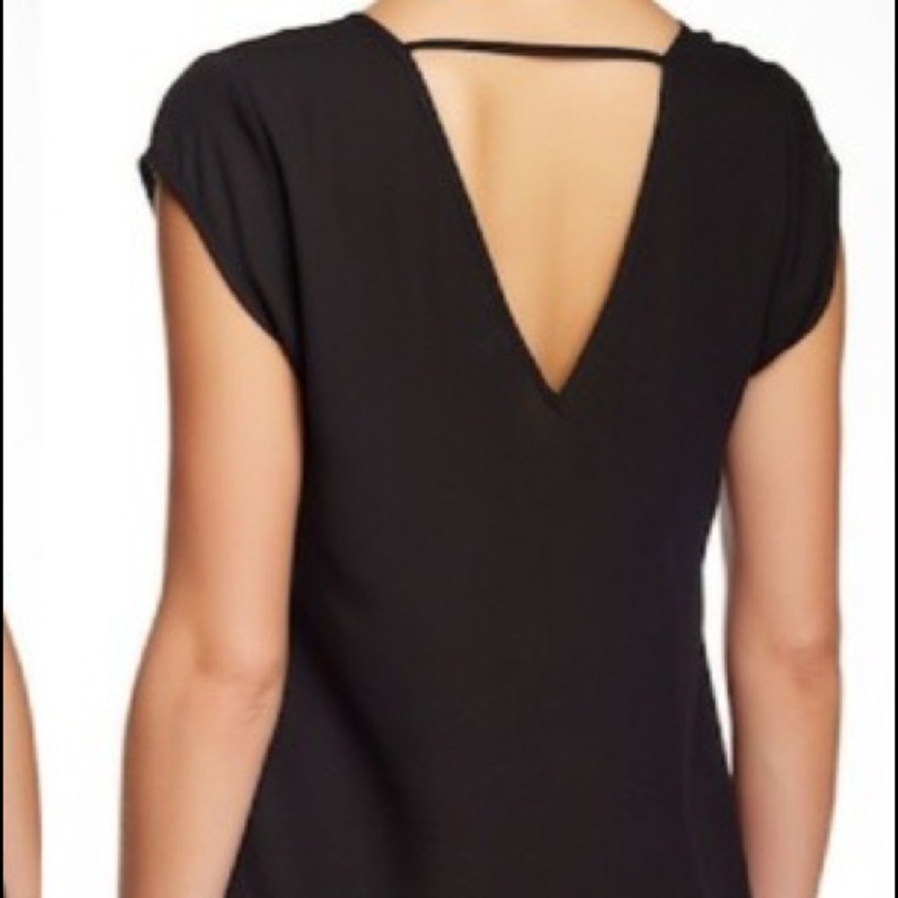 Inverted Pleat V-Neck Cap Sleeve Shirt
DR2 BY DANIEL RAINN - Picture 2 of 5